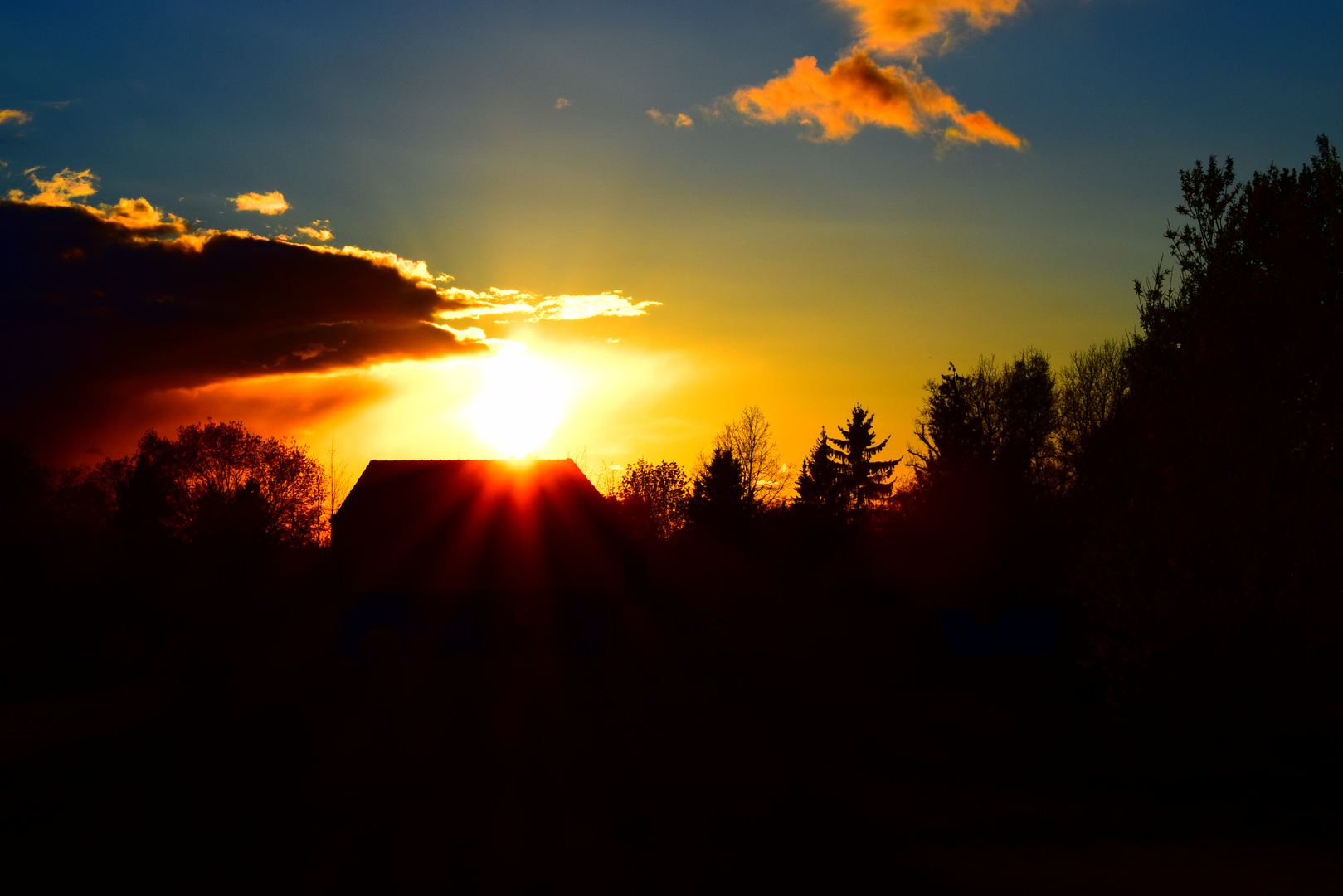 Farbintensiver Sonnenuntergang