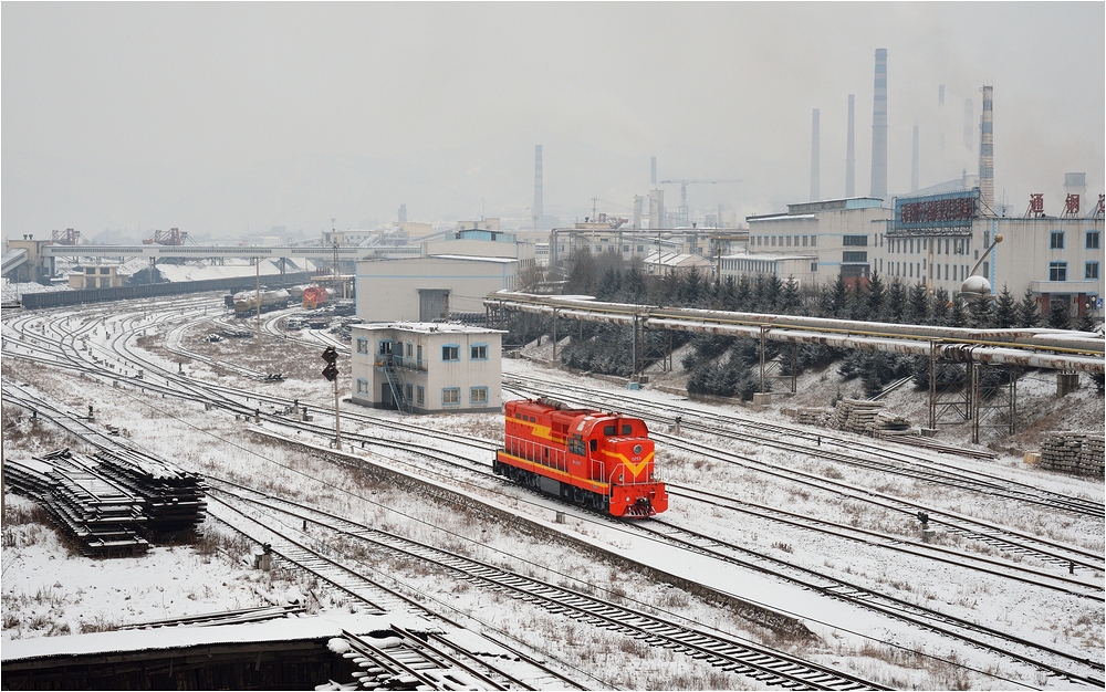 Farbklecks im Schnee