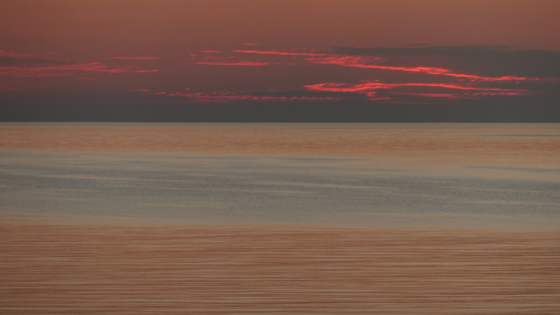 Farbspektakel bei Sonnenaufgang an der Ostsee