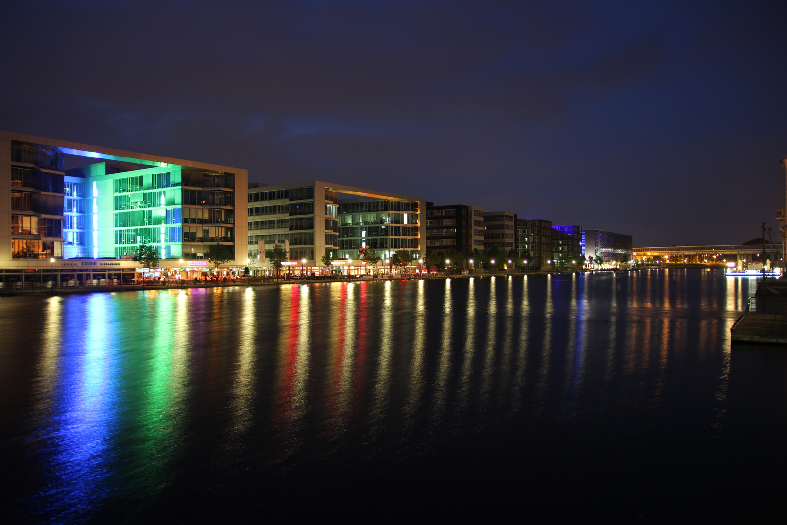 Farbspiel Duisburger Innenhafen