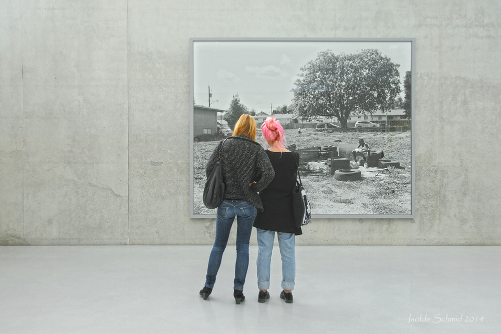 Farbtupfer im Kunsthaus Bregenz (Die Haarfarben sind echt)