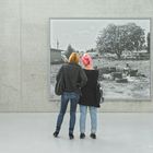 Farbtupfer im Kunsthaus Bregenz (Die Haarfarben sind echt)