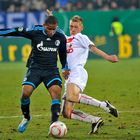 Farfan (S04) gegen Axel Bellinghausen (FC Augsburg)