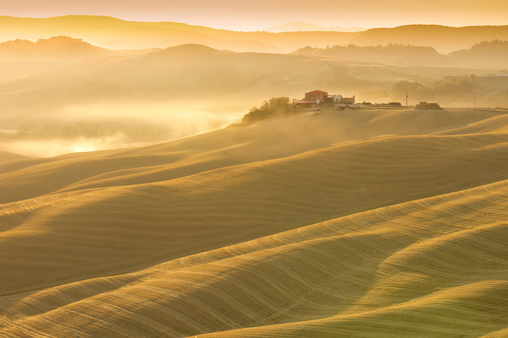 Farm on rolling Hills - Tuscany