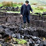 Farmer Martin Walsh beim Torfstechen. Connemara/Irland 2018