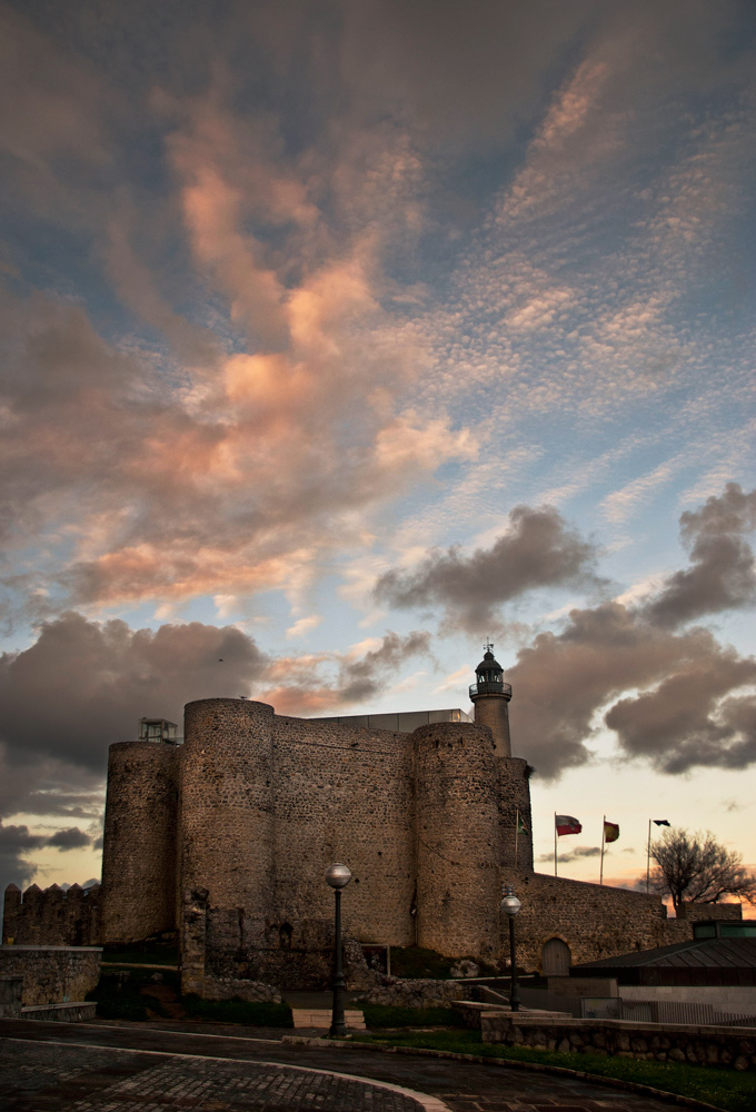 Faro al Atardecer