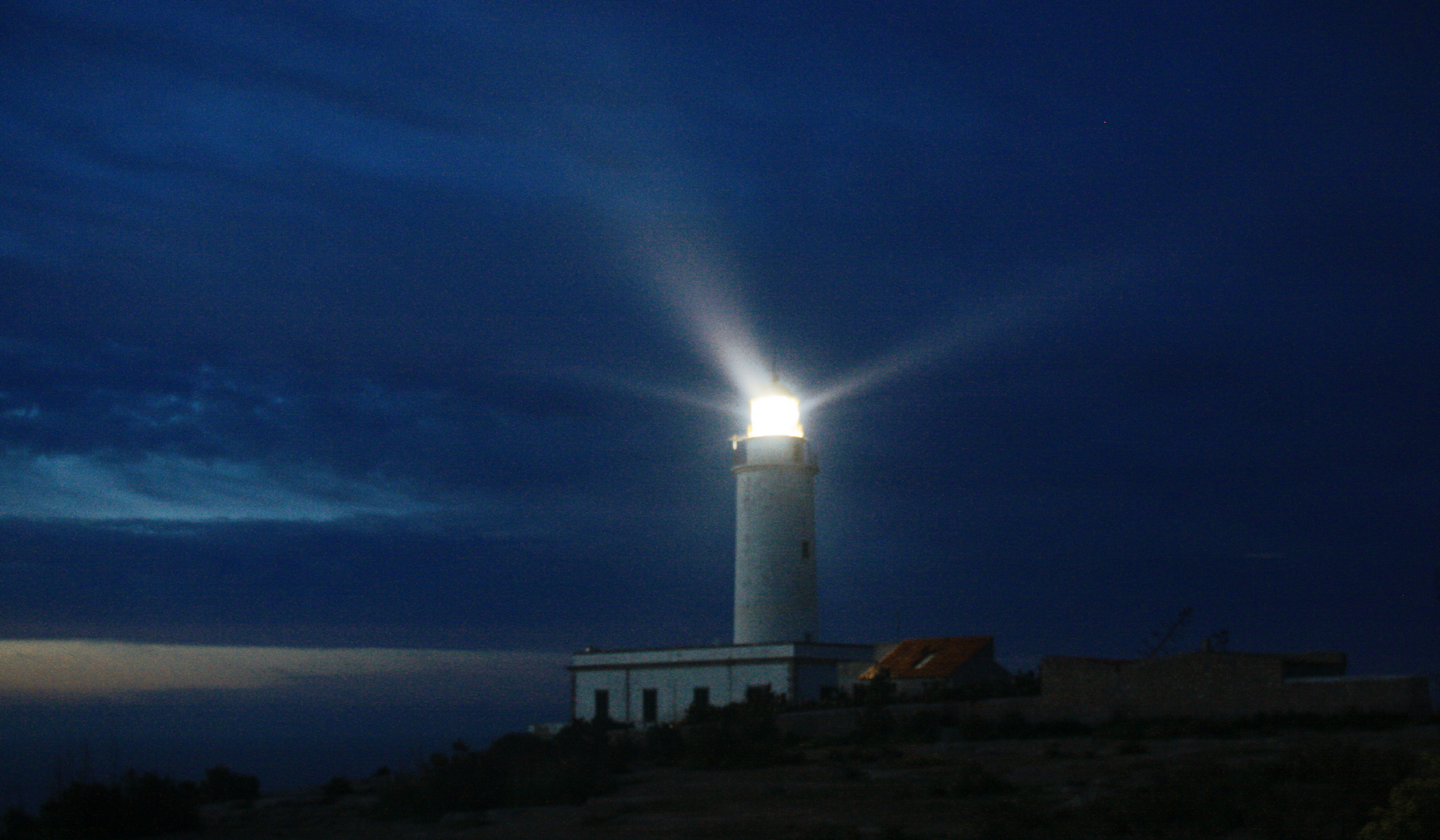 Faro La Mola kurz vor Sonnenaufgang