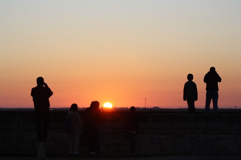 Faro versinkt in der Glut der Abendsonne