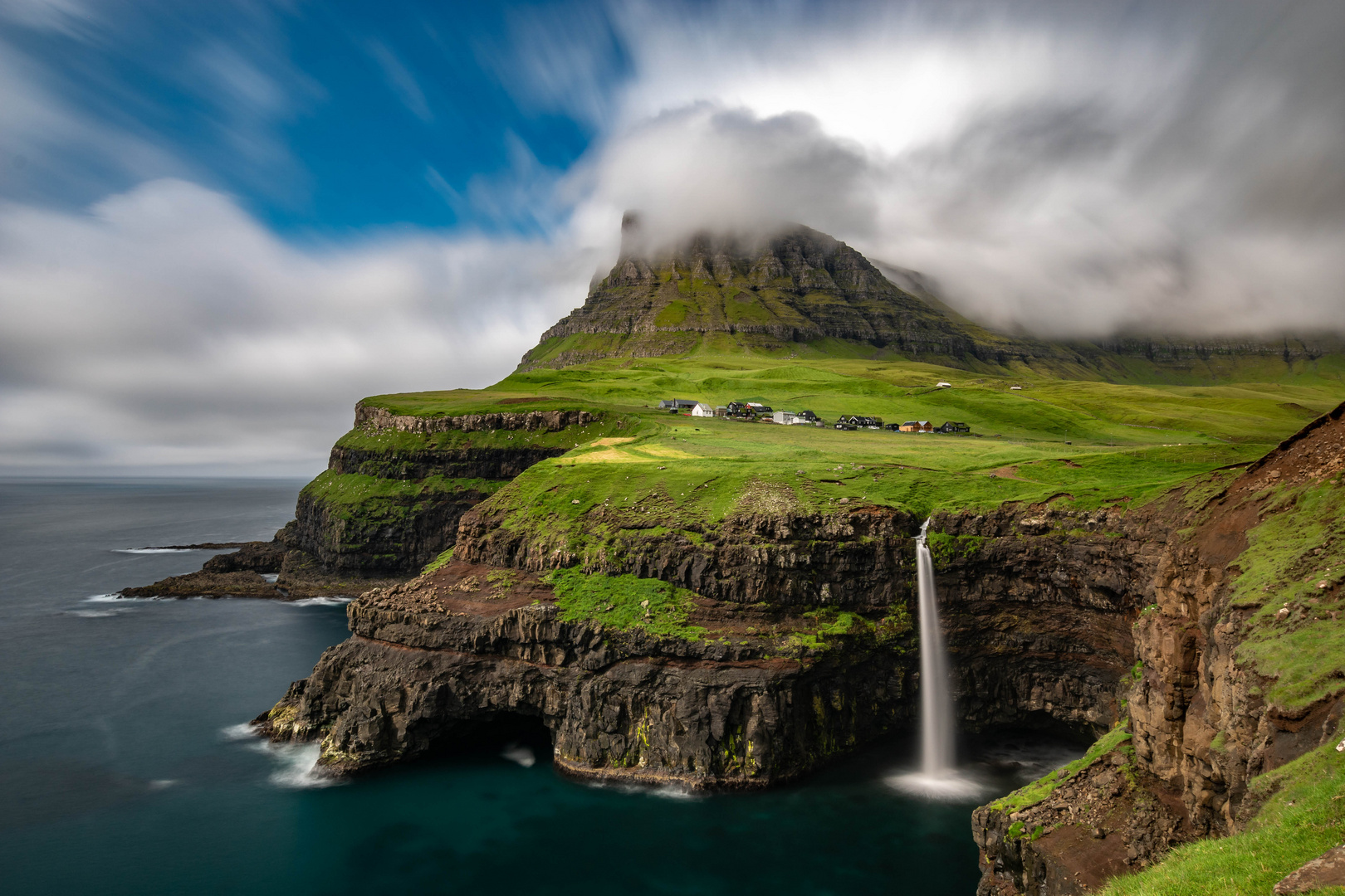 Faroe Islands, Gasadalur, Mulafossur