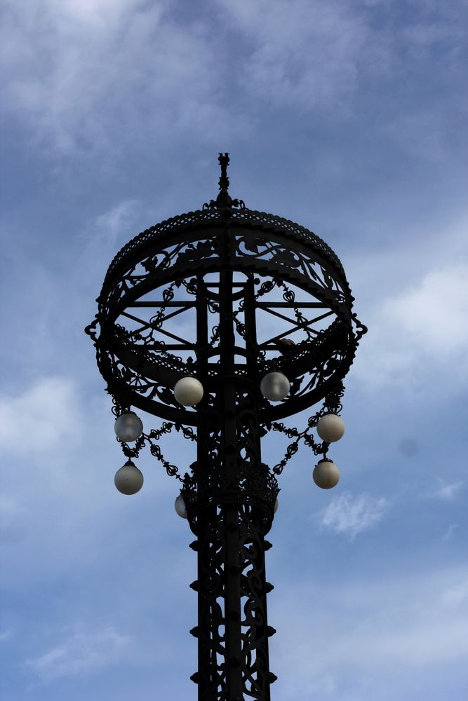 farola de fundición de ocho bombillas