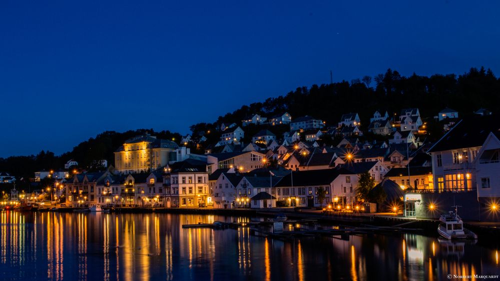 Farsund bei Nacht