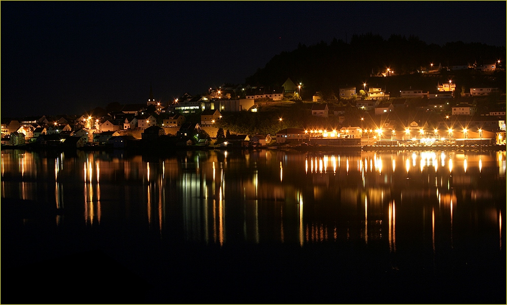 Farsund bei Nacht