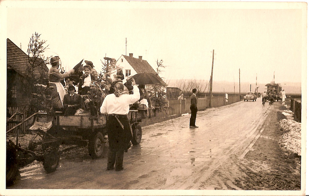 Fasching Ende der 50er Jahre auf einem Dorf...