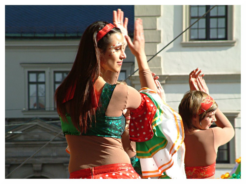 Fasching in Augsburg - Rathausplatz - Under oiner Kapp - 2