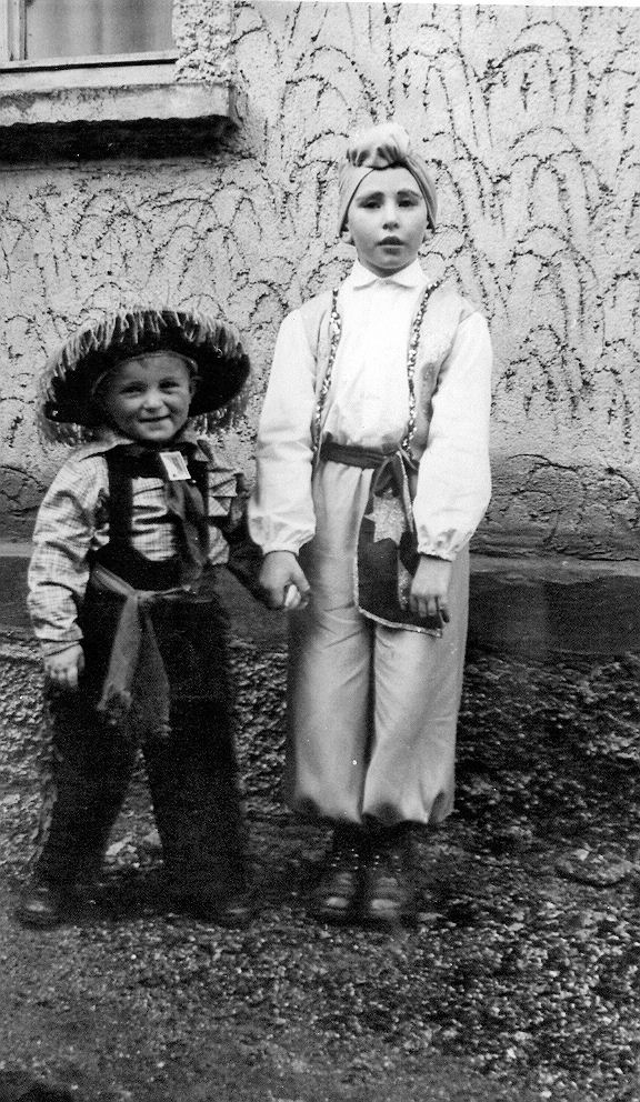 Fasching in Hasenthal/Thüringen 1957/ der Scheich bin ich.