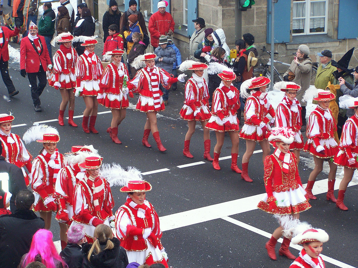 Faschingszug in Bruck - bei Schneetreiben