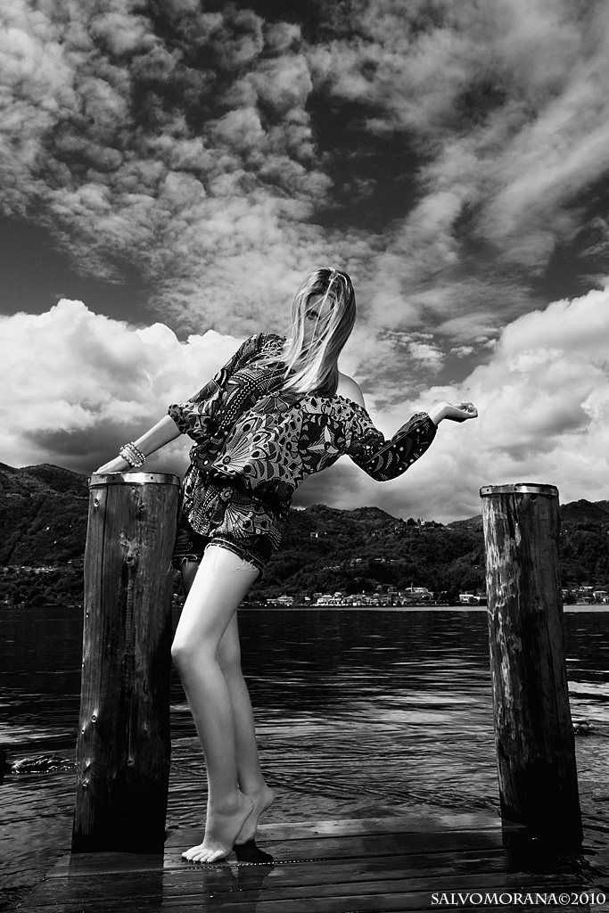 Fashion on the lake B W