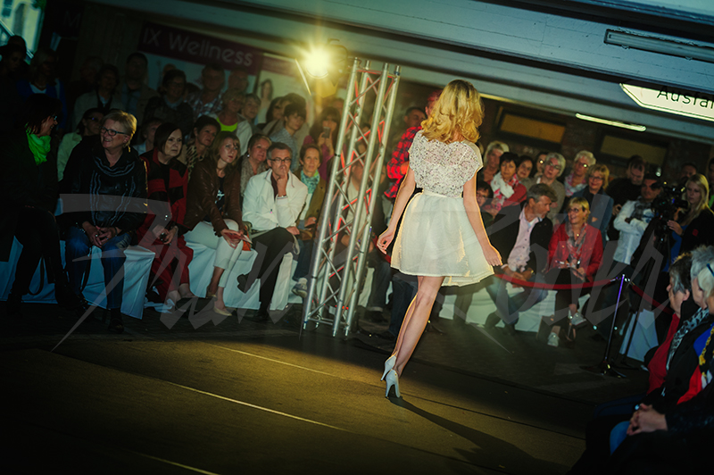 Fashion Show im Parkhaus