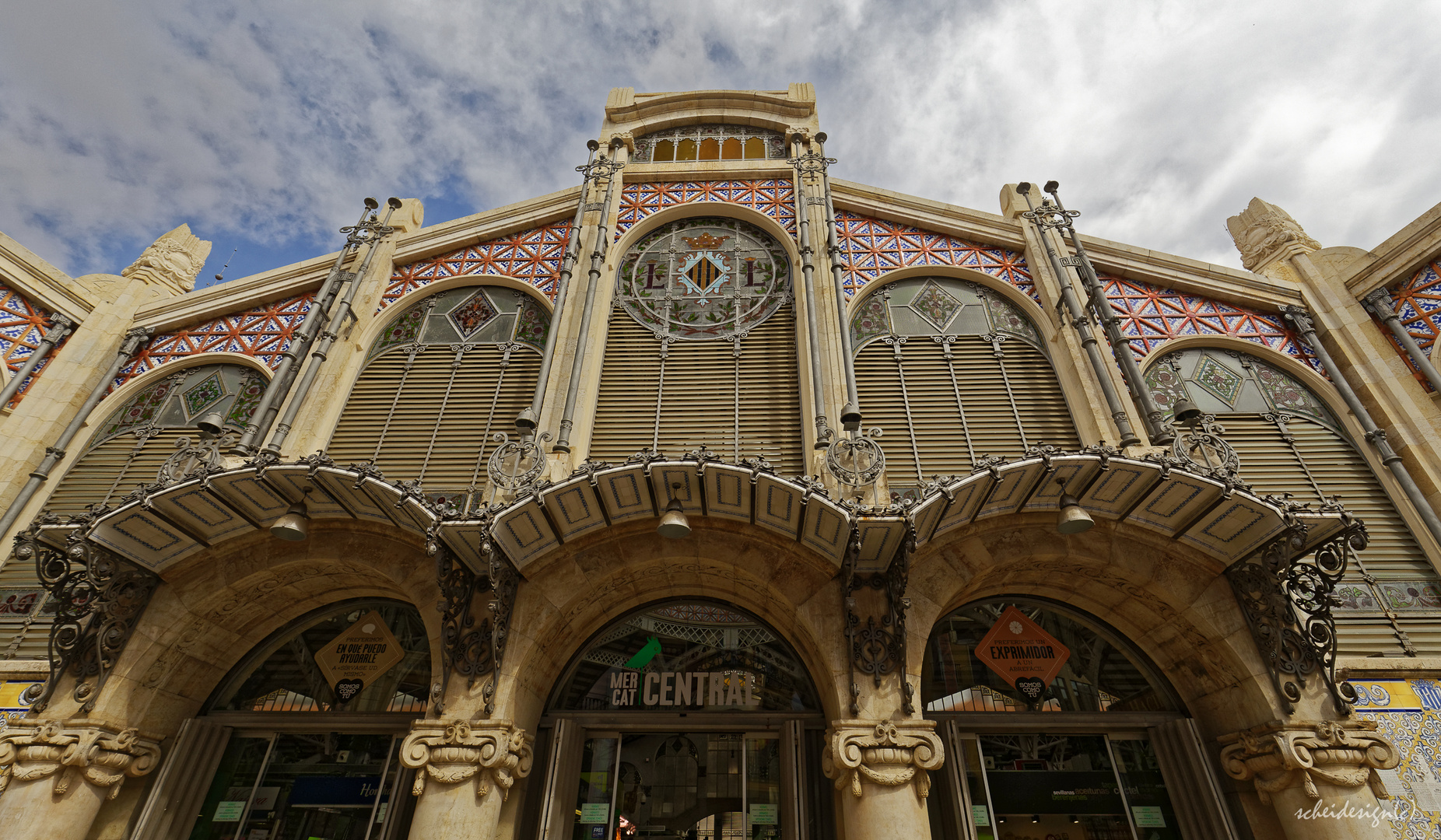 Fassade der Zentralmarkthalle Valencia