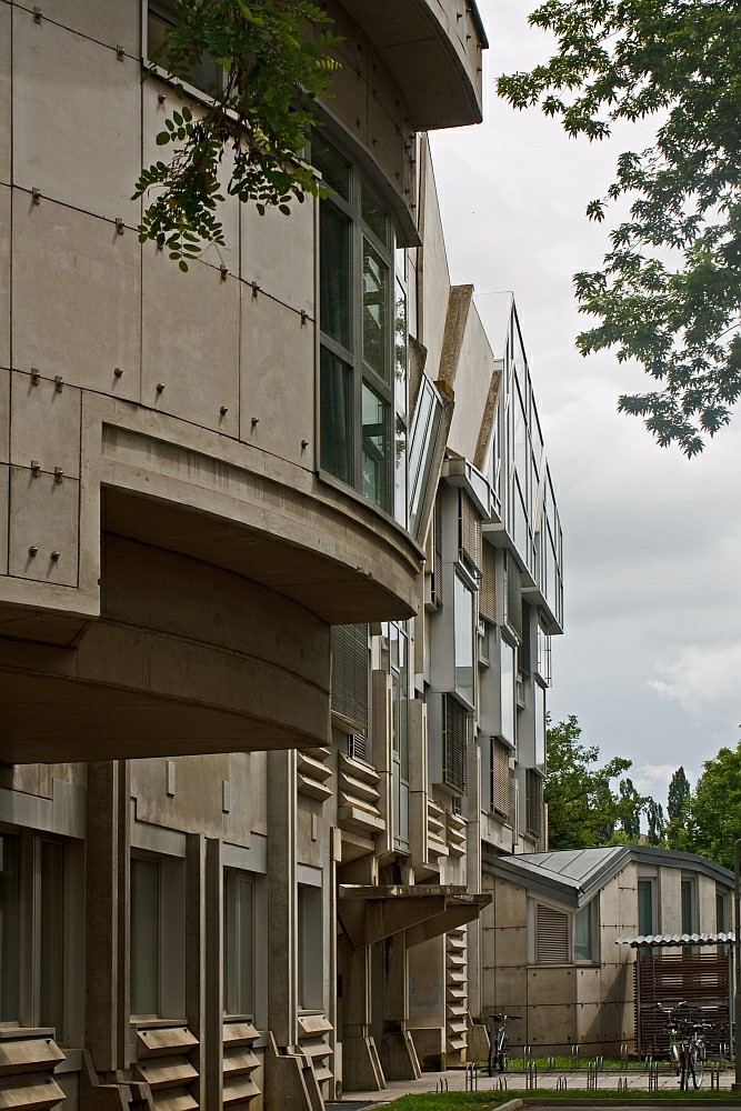 fassade des institutes für...