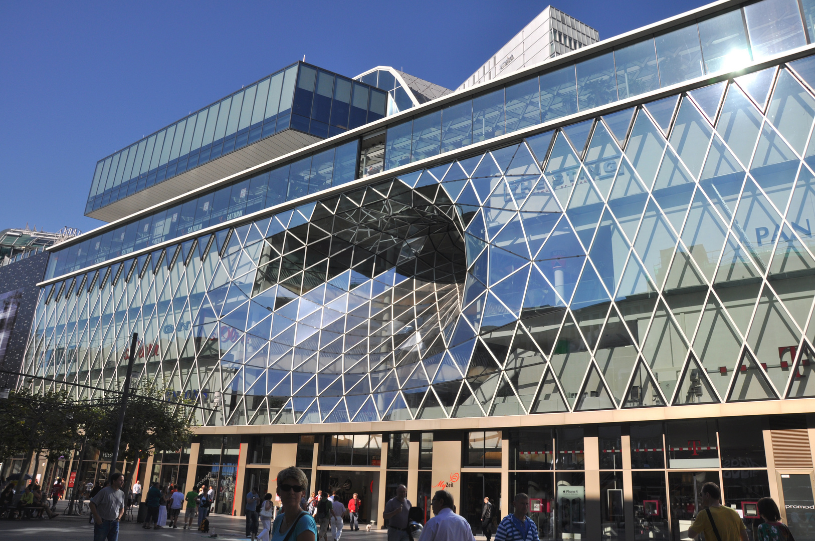 Fassade des "My Zeil"-Kaufhauses in Frankfurt