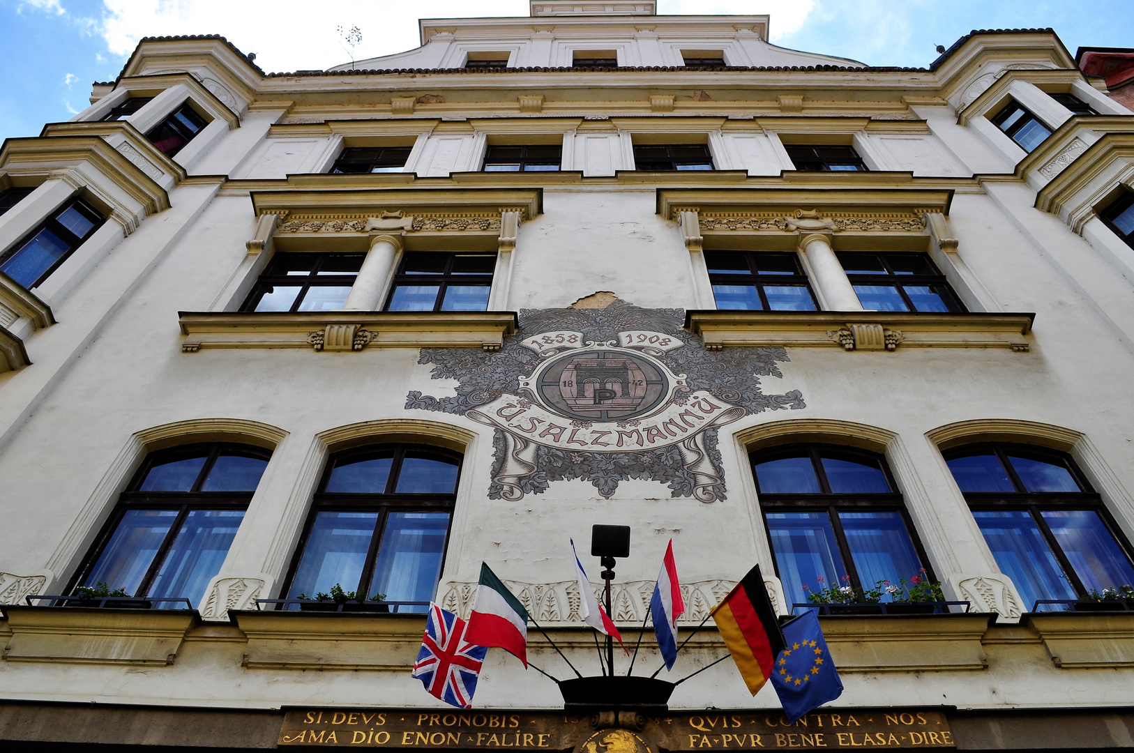 Fassade einer Gaststätte in der Altstadt von Pilsen