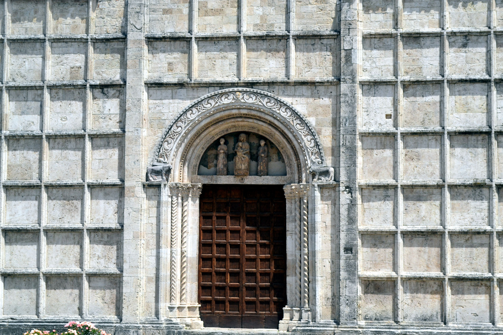 Fassade einer Kirche in Ascoli Piceno