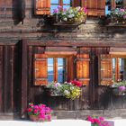 Fassade eines alten Bauernhauses im Montafon.