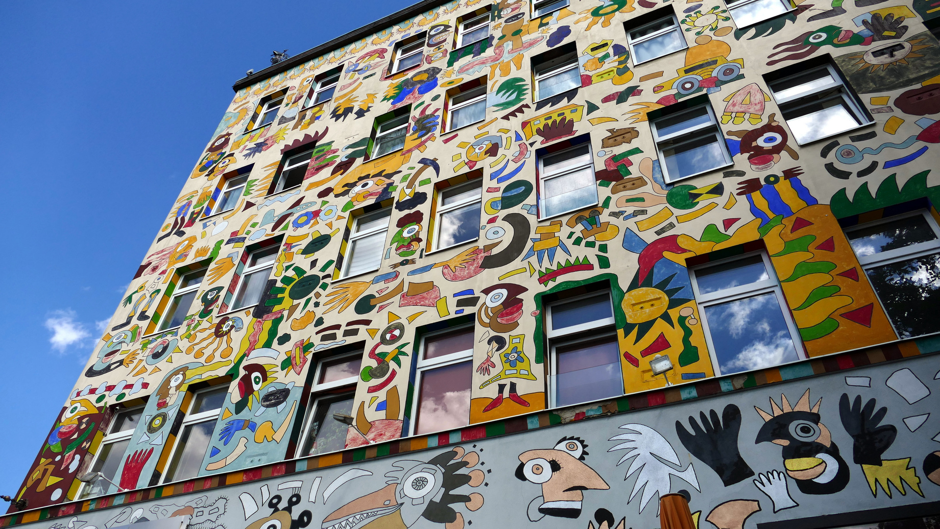 Fassade eines Hauses auf der KarLi in Leipzig