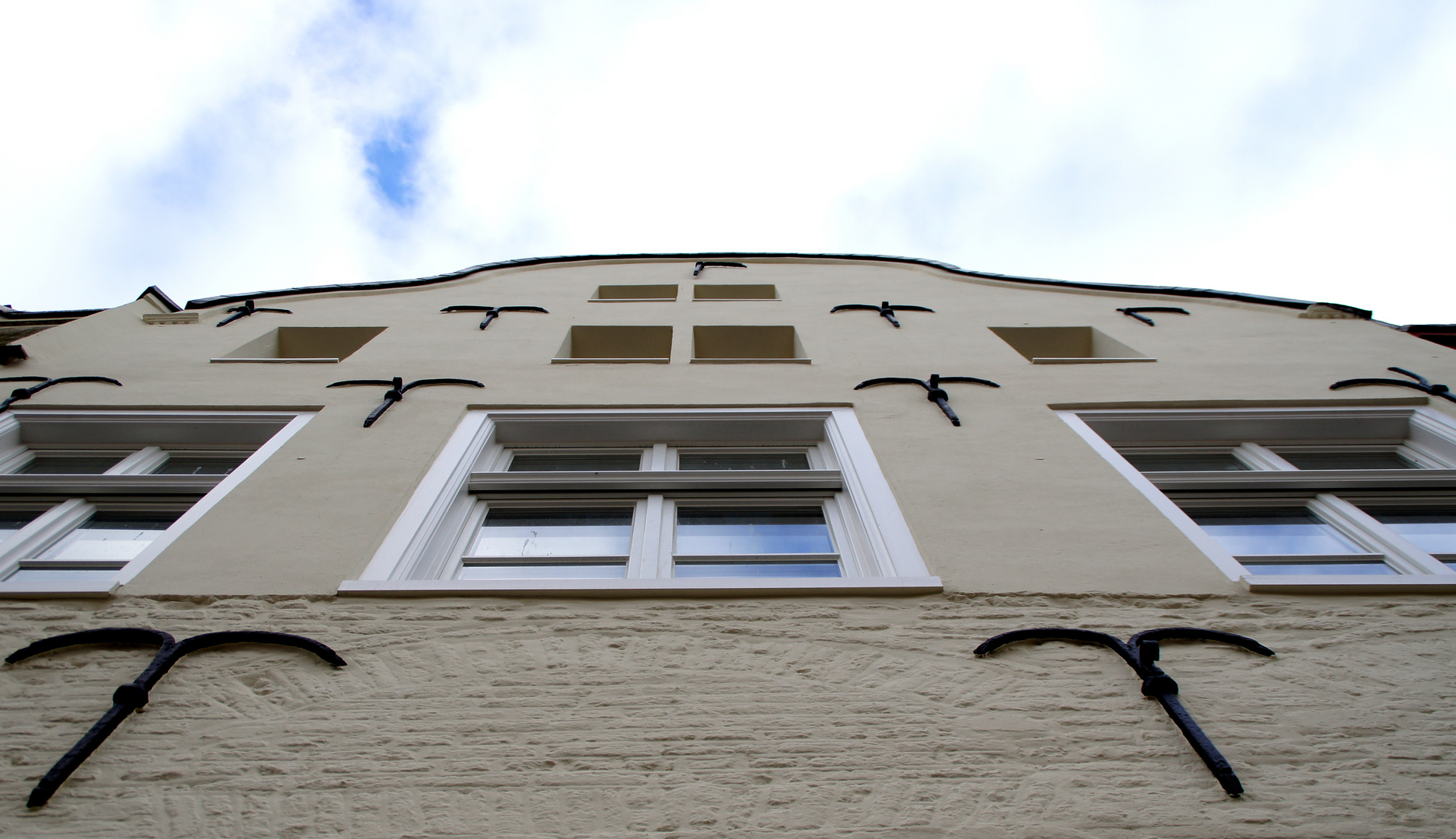 Fassade im Niederländischen Stil, Giebelständiges Haus