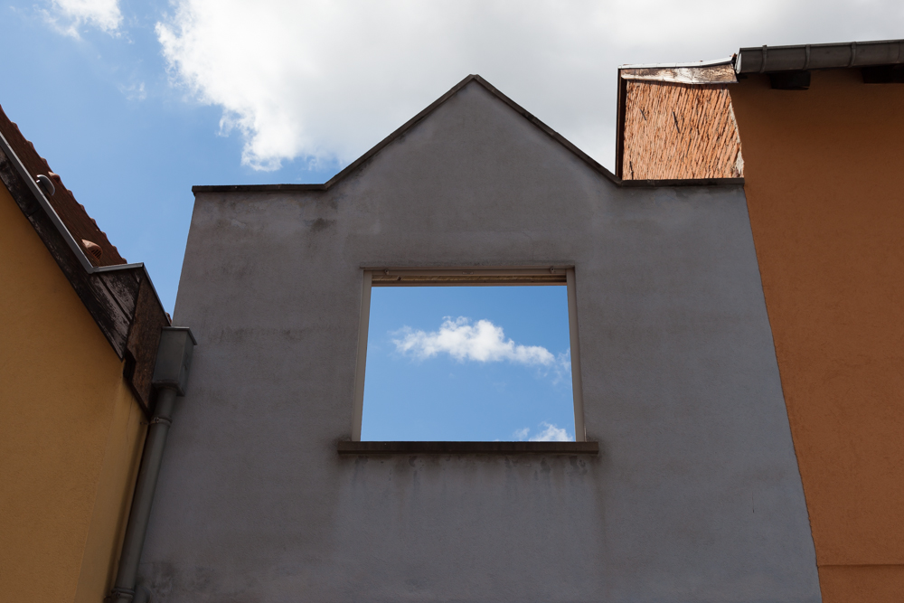 Fassade mit Durchblick