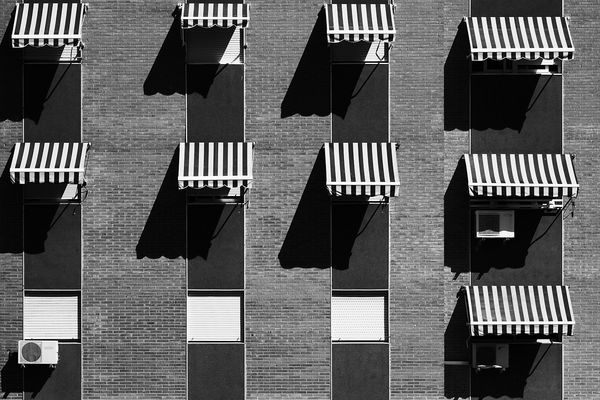 Fassade mit Licht & Schatten