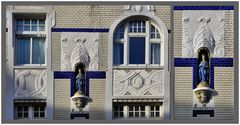 Fassade mit Madonna