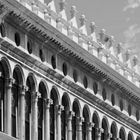 Fassade Procuratie Vecchie, Piazza San Marco, Venedig