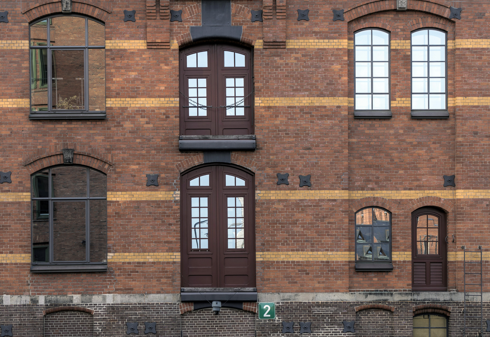 Fassade Speicherstadt Hamburg....mit Spiegelungen