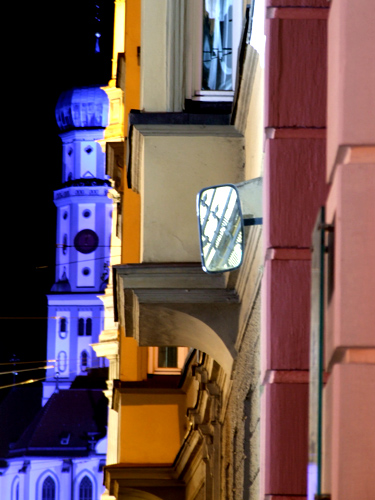 Fassaden der Maximilianstraße, im Hintergrund Kirche St. Ulrich 24.6.07