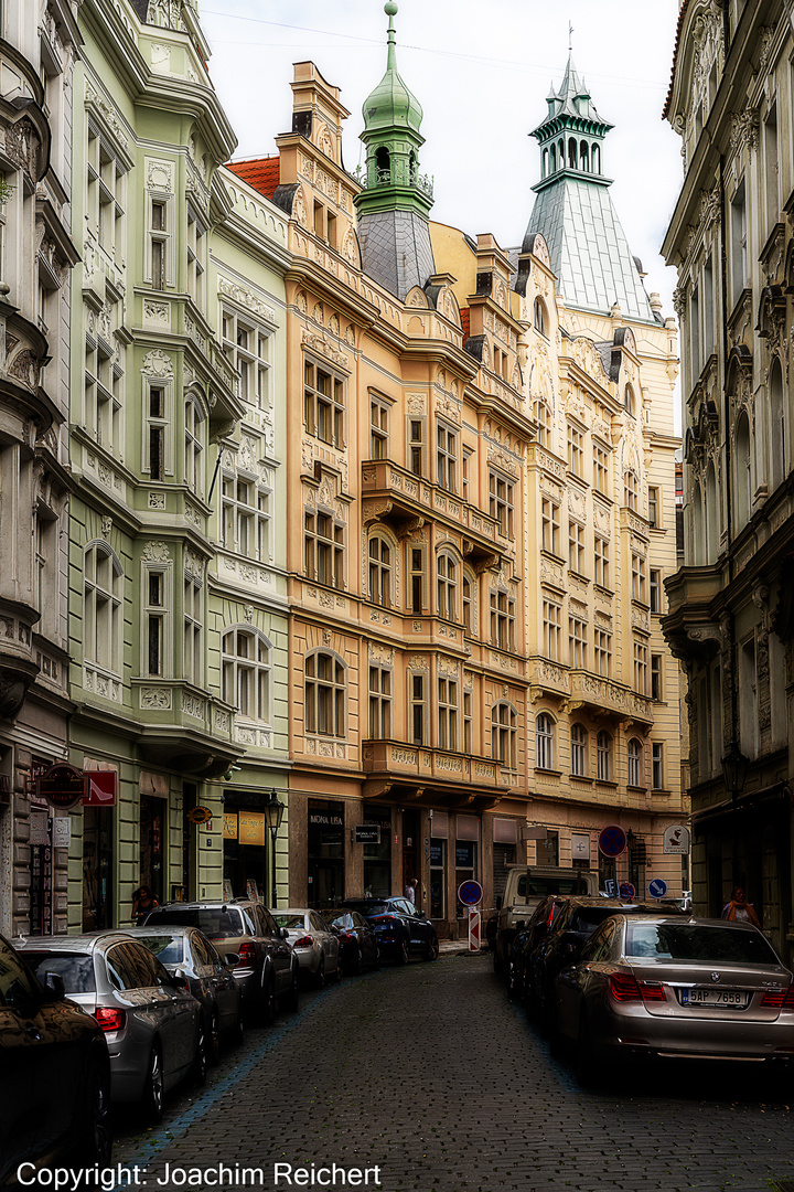 Fassaden in der Maiselova Straße des Stadtteis Josephstadt von Prag