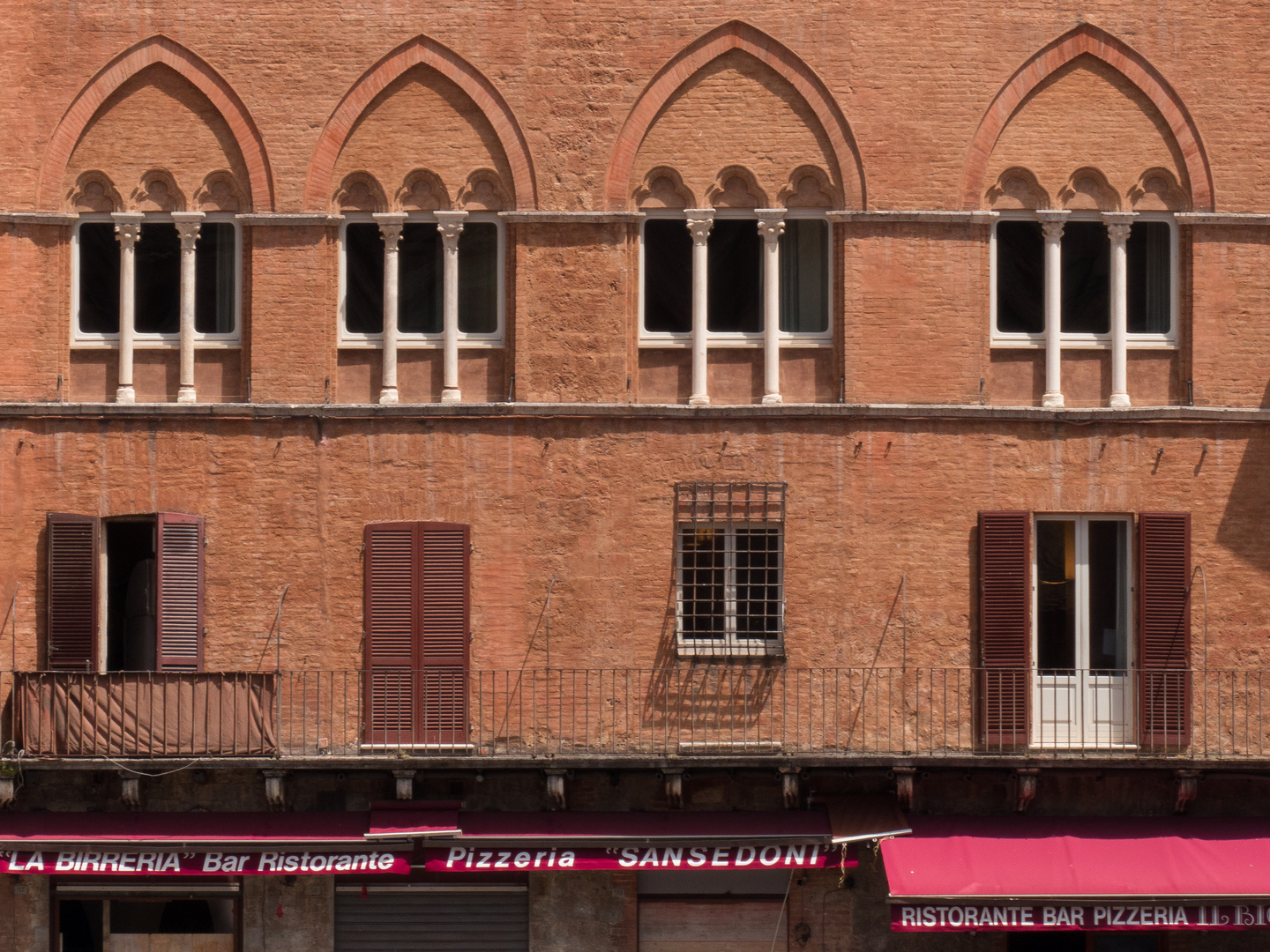 Fassadendetails am Campo, Siena