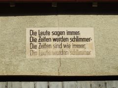 Fassadenspruch (2) ...