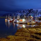 Fast am Nordkapp – Blaue Stunde im Hafen von Skarsvåg