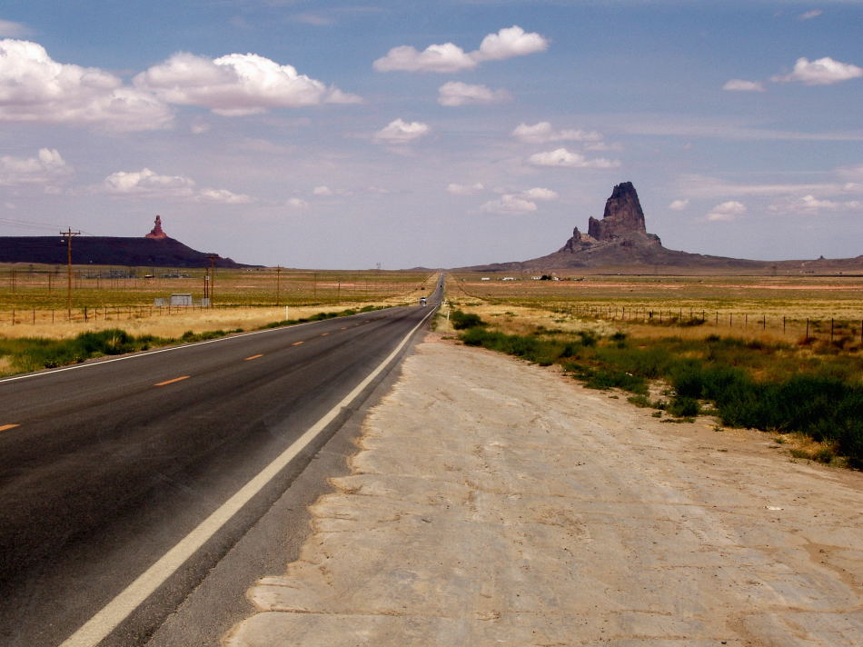 Fast endlos - Strasse zum Monument Valley