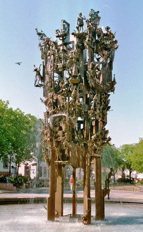 Fastnachtsbrunnen am Mainzer Schillerplatz