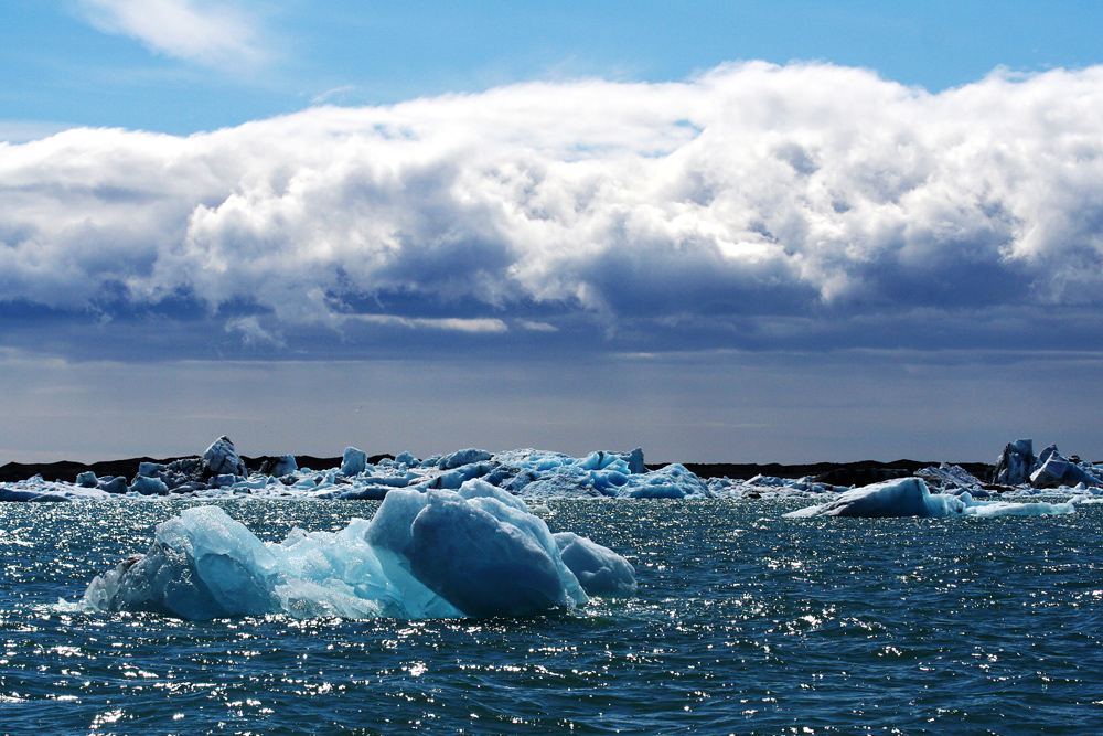 Faszination ewiges Eis- Bootsfahrt auf dem Jokulsarlon im Süden Islands