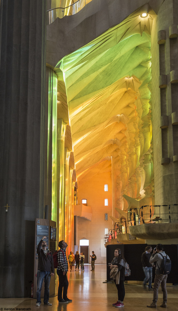 Faszinierende Lichtspiele in der Sagrada Familia in Barcelona