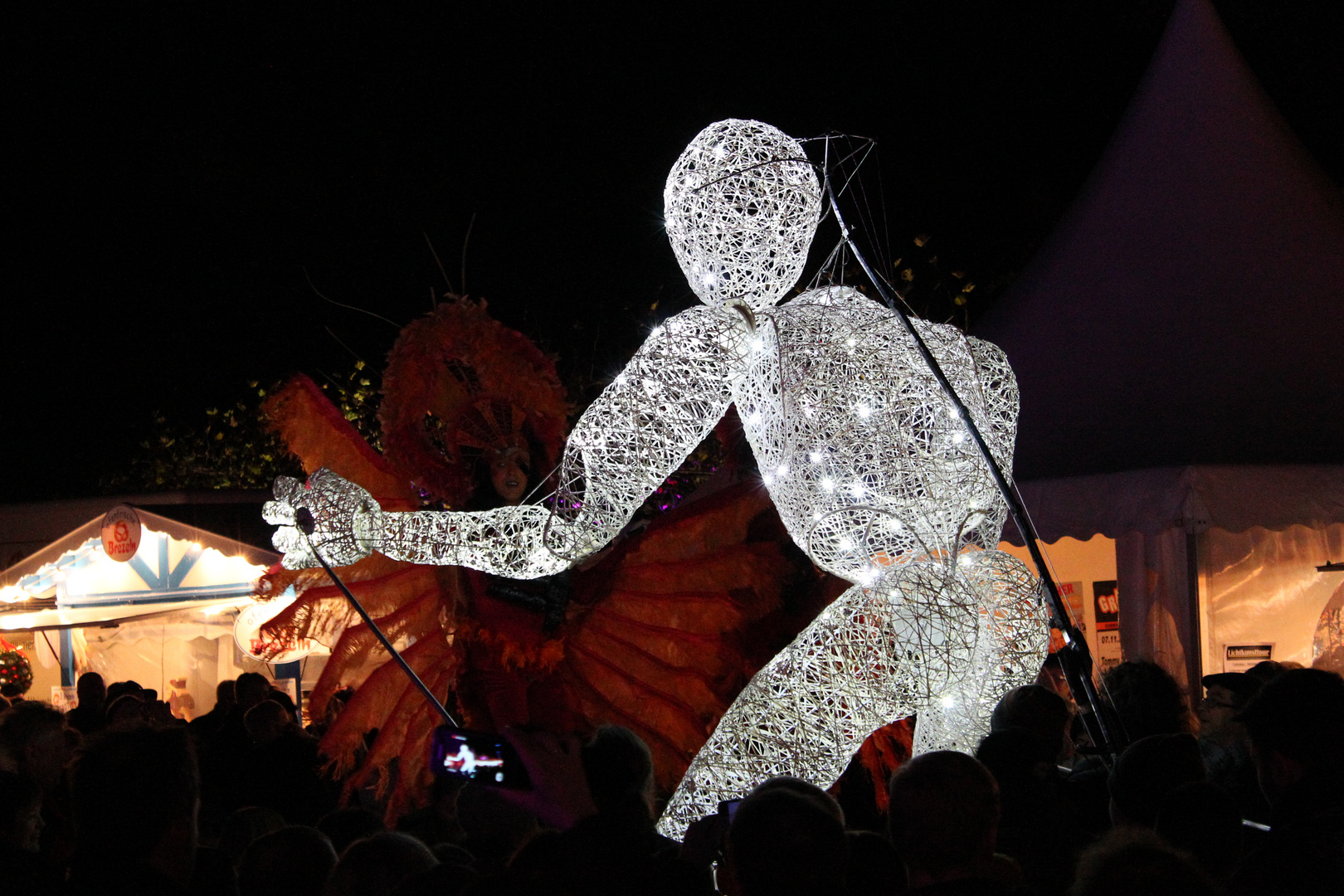 faszinierende Walking Acts auf dem Lichtermarkt 2012 in Bergkamen