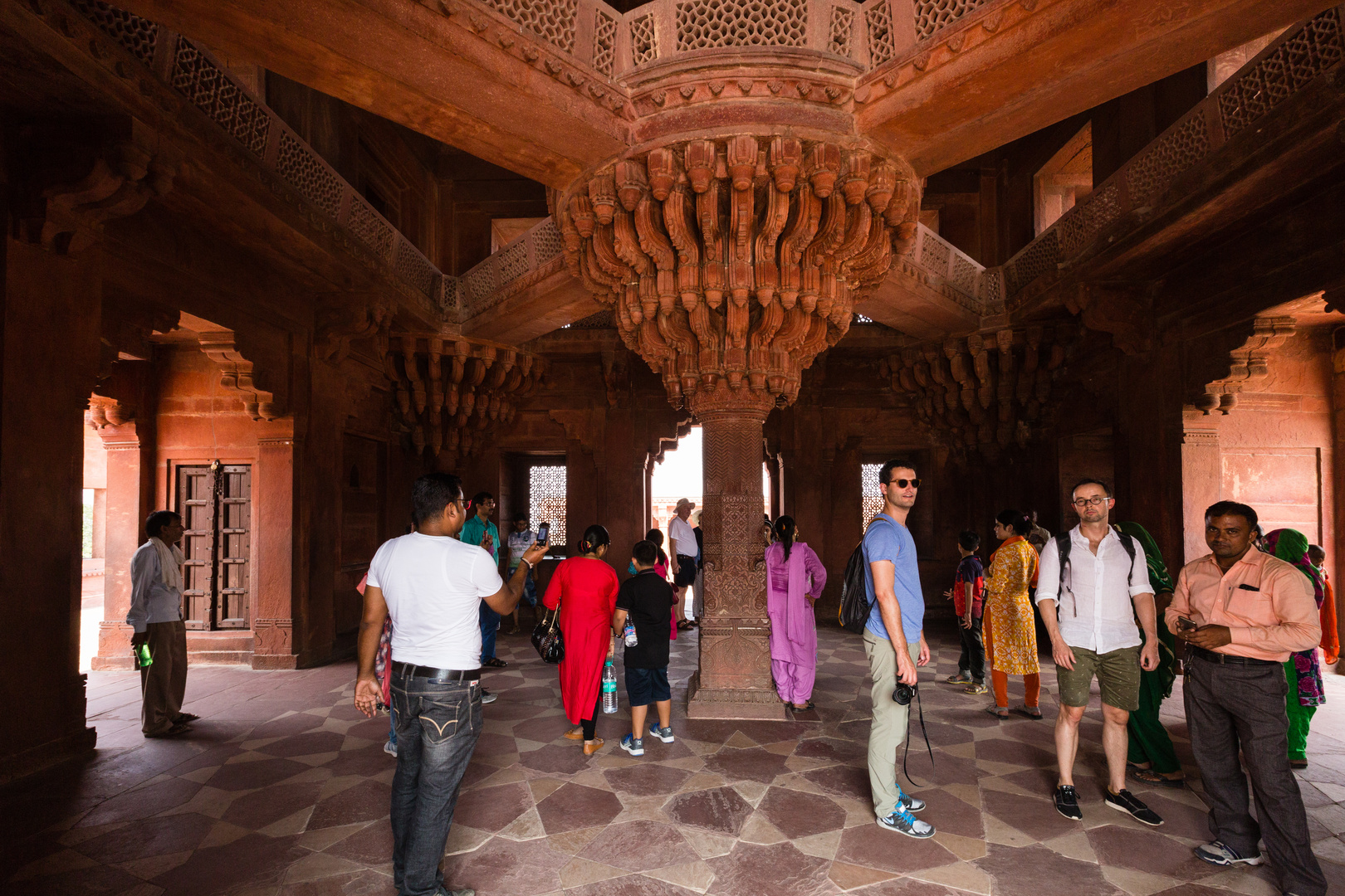 Fatehpur Sikri: Im Innern des Diwan-i-Khas