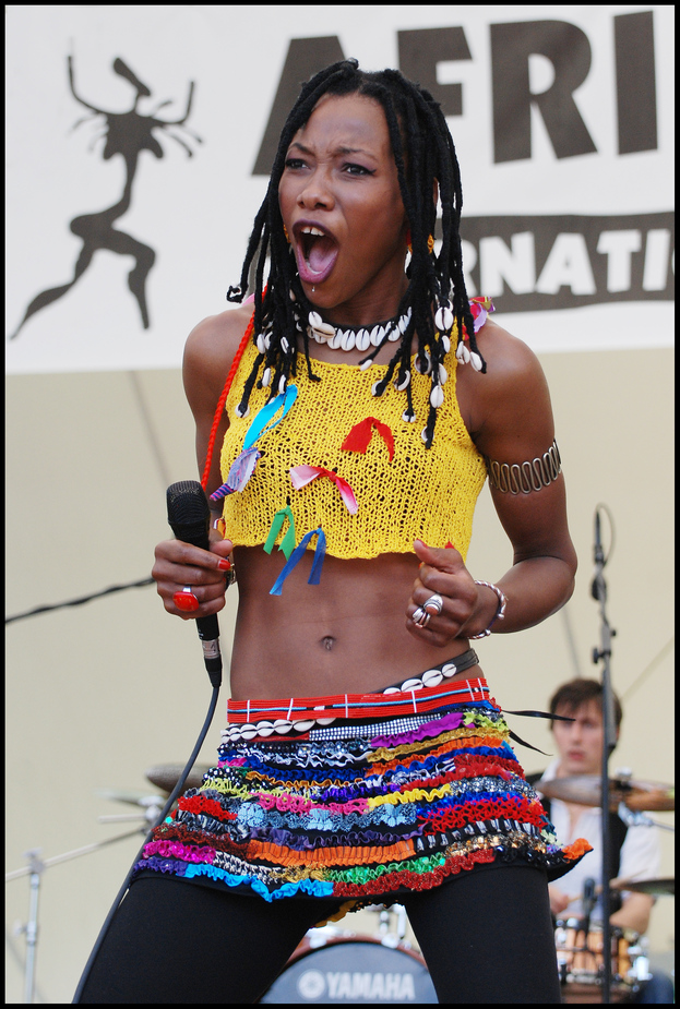 fatoumata-diawara-18-a6ad84ce-56a5-4dcc-afd5-a6877f5e29f3.jpg