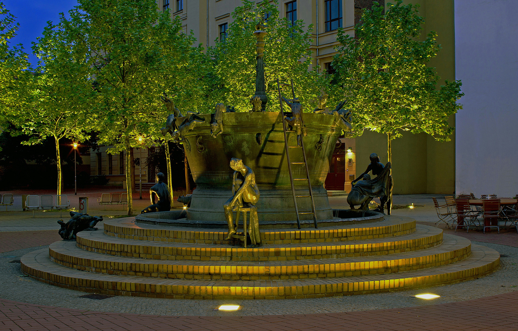 Faunen- oder Teufelsbrunnen in der Morgendämmerung