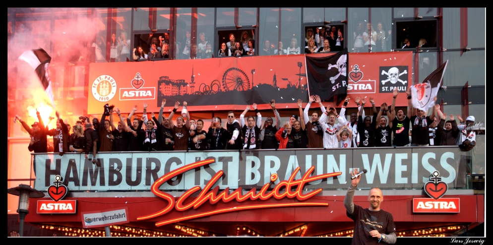 FC ST.PAULI: AUFGESTIEGEN ! ! !