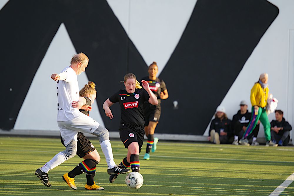 FCSP 1. Frauen besiegen Peter Lohmeyer und co